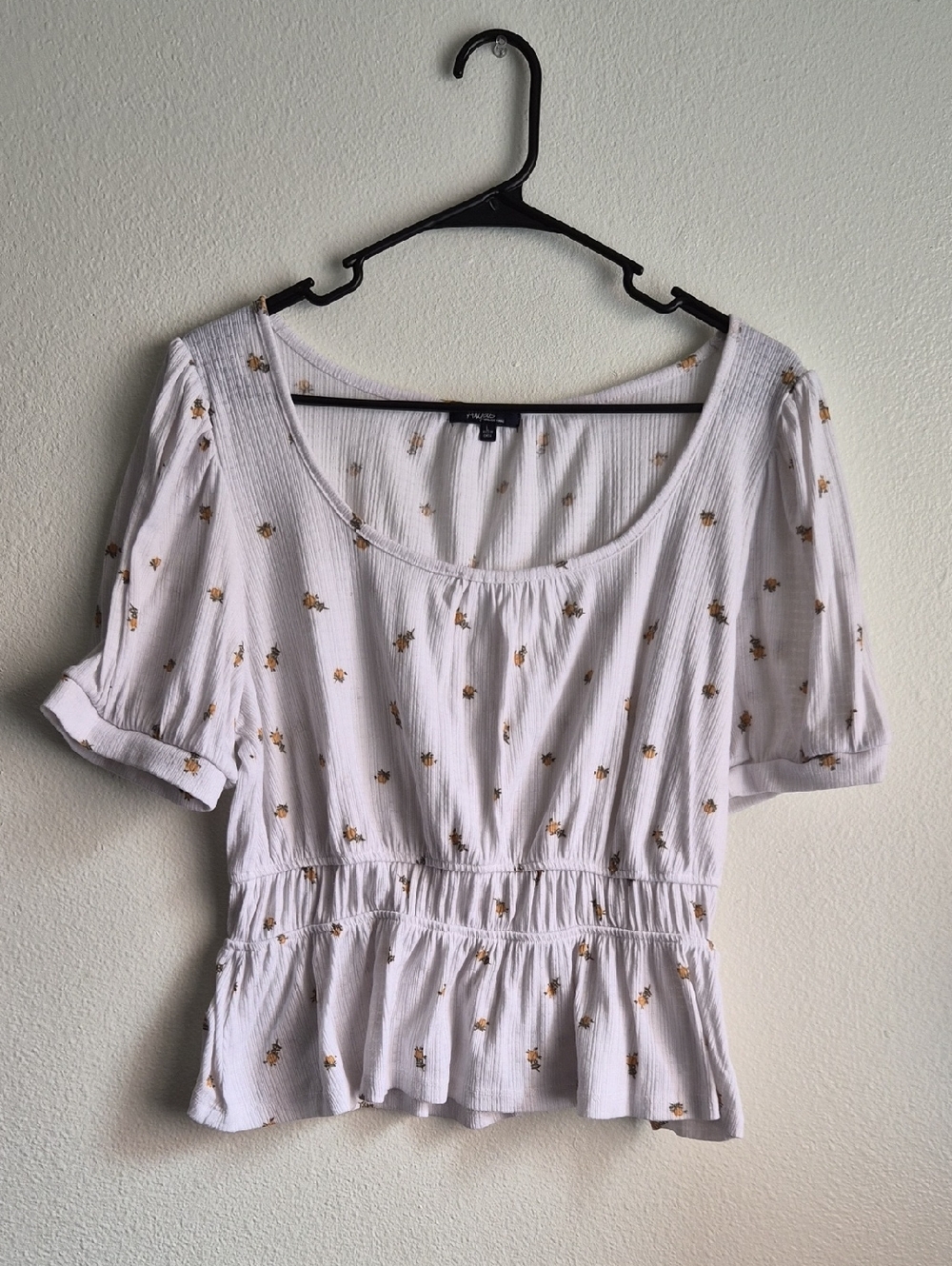 Angels White Floral Peplum Scoop Neck Top Size L
